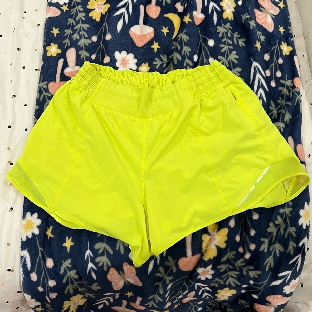 Lululemon neon yellow Hotty Hots high rise 4”